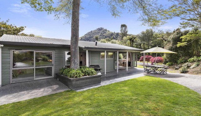 Te Miro Cottage - Lake Tarawera Cottage in Lake Tarawera
