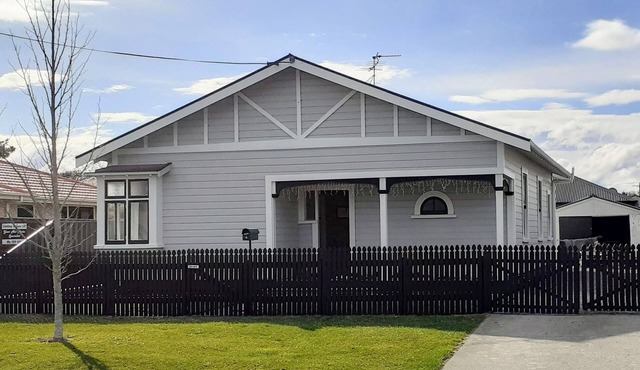 Te Waiharakeke Holiday Home in Springlands