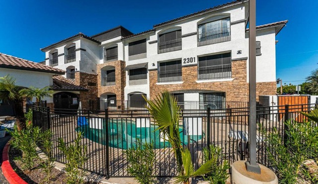 Tempe Studio One bedroom w pool, jacuzzi, gym perfect location PETS ALLOWED in Tempe