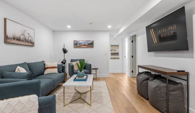 The Duchess | 5 Min from Chinook | Upscale | Pets in Calgary