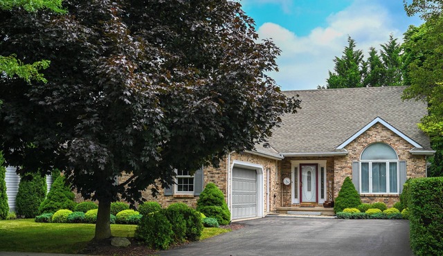 The Maplewood House - Walk to old town Niagara-on-the-Lake in Niagara-on-the-Lake