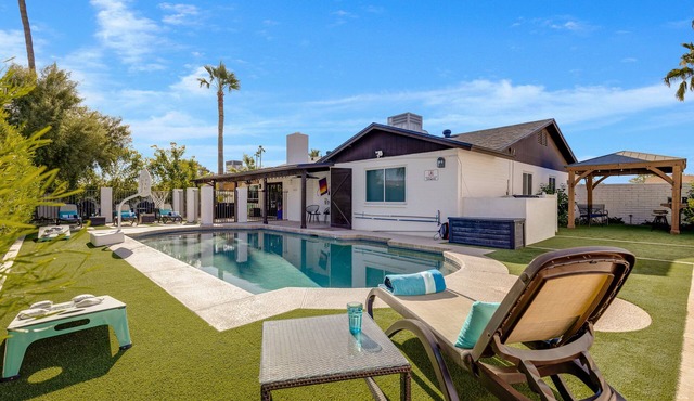 The Ranch 4 BD luxury retreat w. free heated pool in Phoenix