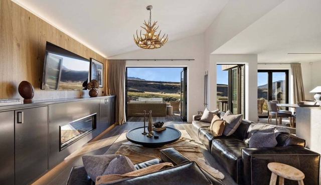 The Rose – Luxury Escape with Fireplace & Mountain Views in Cardrona