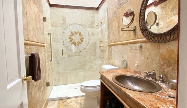 The Smithsonian Vacation House - Walk To The Museums - Free Parking - Waterfront in Washington