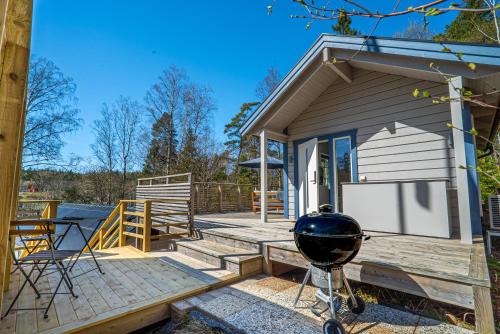 Tiny House at Lake with Canoe & Forest close to Gothenburg in Gothenburg