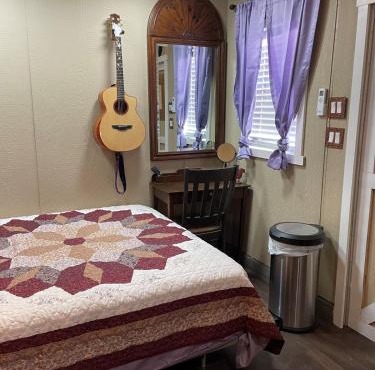 Tiny Tiny Bunkhouse in Cane Beds