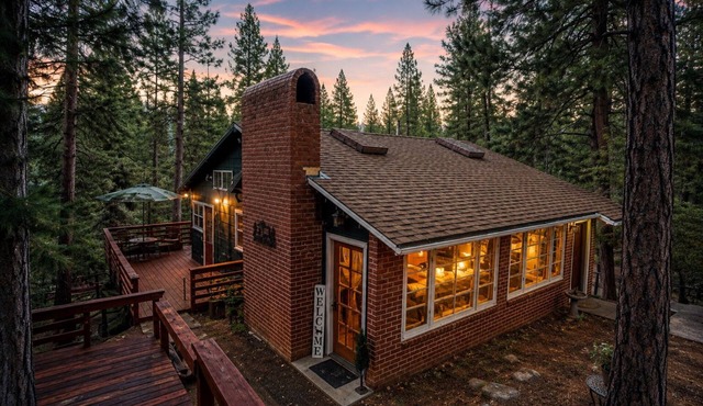 TOP RATED BASS LAKE - YOSEMITE GETAWAY ONE BLOCK FROM LAKE. in Bass lake