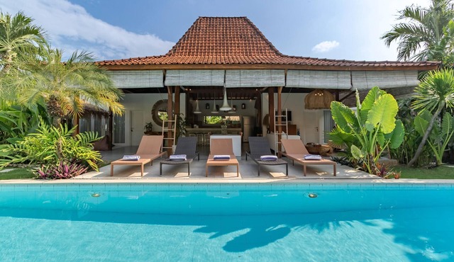 Traditionally Designed Seminyak Villa with Garden in Badung