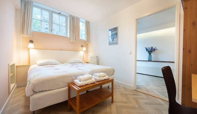 TWO BEDROOMS WITH TWO PRIVATE BATHROOMS - IDEAL FOR 2 COUPLES in Amsterdam