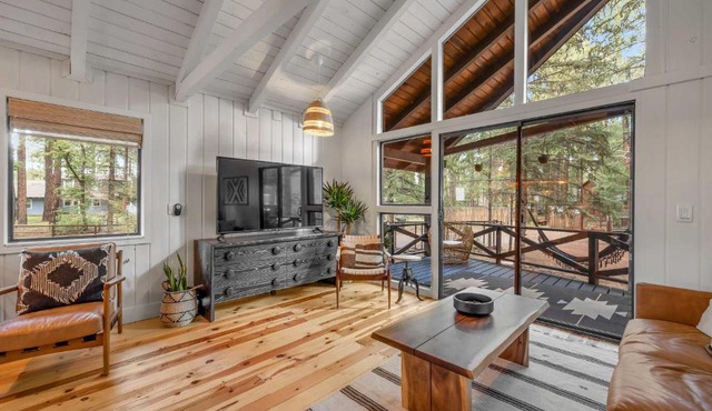 Unique Cabin with Fire Pit about 1 Mi to Lakes! in Pinetop-Lakeside