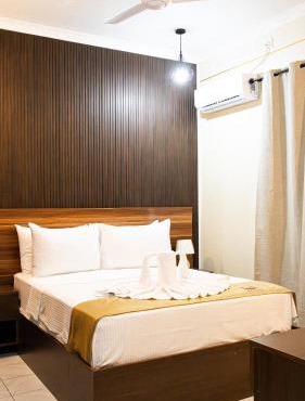Valhali Guesthouse in Huraa