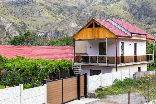 Vardzia Guesthouse Tmogvi