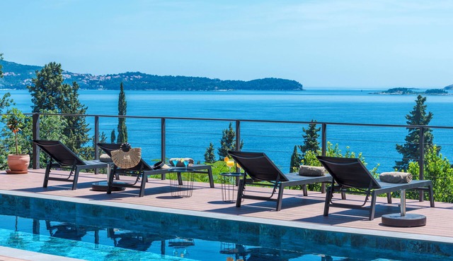Vila Hortensia-With Private Pool and Beaches Front in Mlini