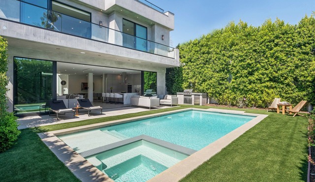 Villa Bond by LuxJB 🏆 Luxury New Modern Villa 🏆 Resort Style Service in Beverly Hills