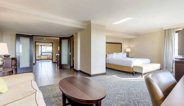Vintage Charm in Historic D.C. District! Swimming Pool, Pets Allowed! in Washington