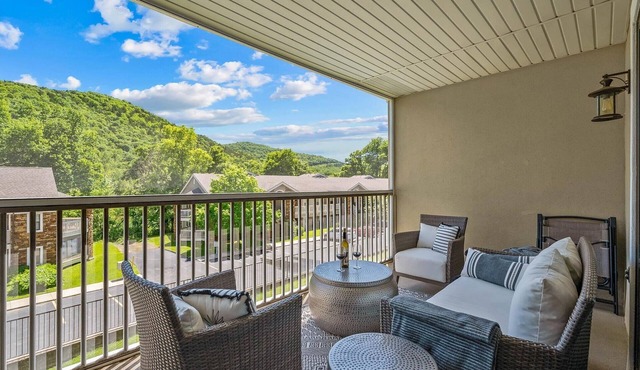Walk-in/no steps, pools, pickleball, weekly discount! Stay & Play golf package! in Branson
