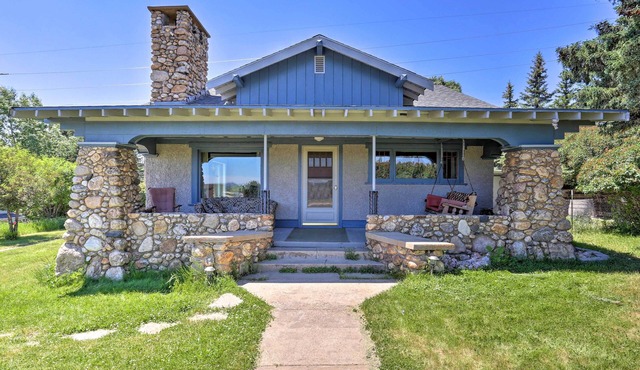 Walk to Downtown: Custer Retreat w/Fire Pit! in Custer