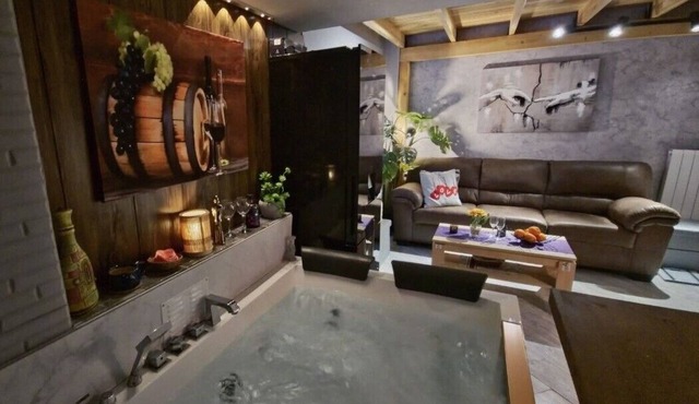 Warm Private JACUZZI Apartment - TBILISI by N A T Suite