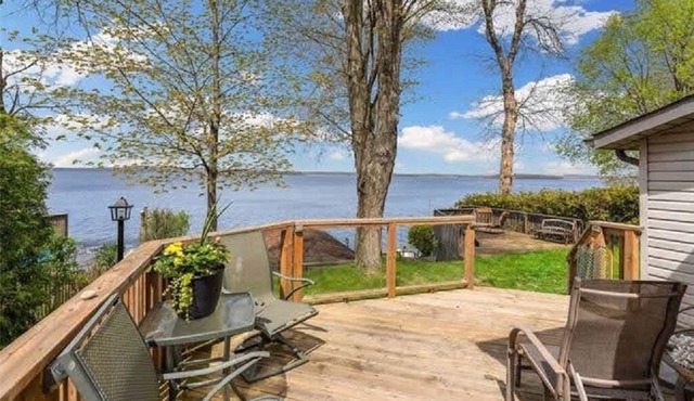 Waterfront 2 bedroom cottage in Roseneath