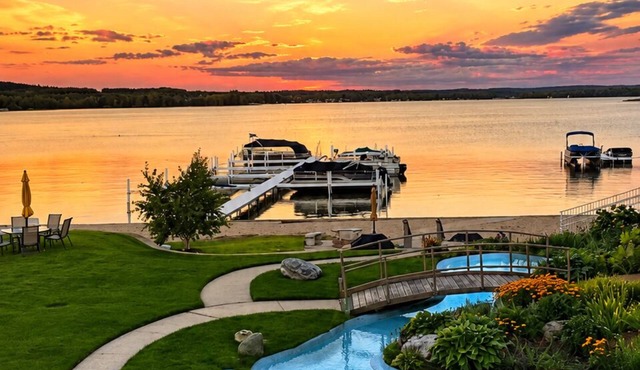 Waterfront Escape on Crooked Lake - Kayaks & Boat Slip. Near Boyne Highlands! in Harbor Springs