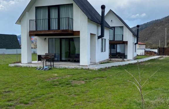 White House near Borjomi Sadgeri