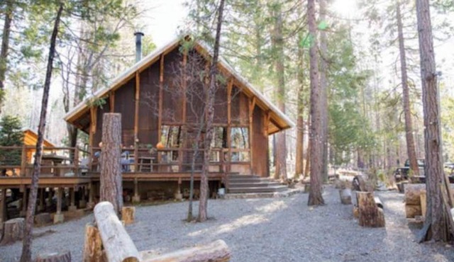 Yosemite Cabin - with Bunkhouse in Groveland