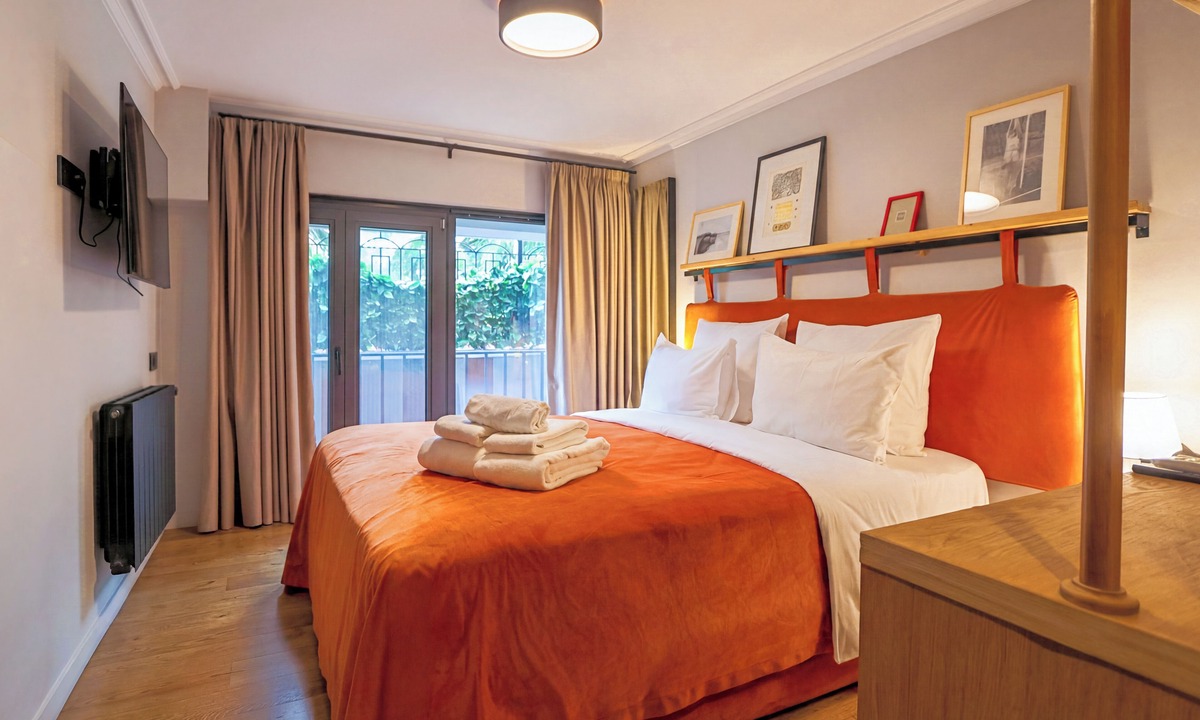 Tbilisi City Centre Hotel | Zorba&Bond Hotel on the 8th