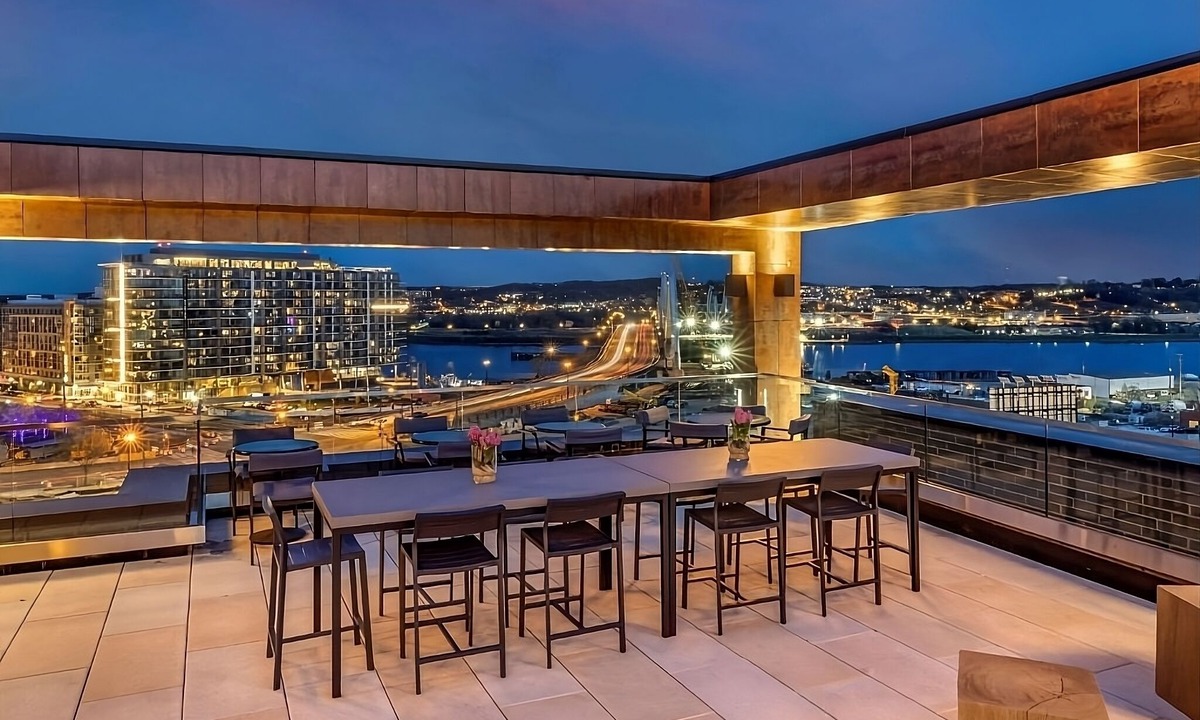 Buzzard Point Hotel | 3 Relaxing Units for Groups! Rooftop Lounge, Bar, Minutes to Nationals Park
