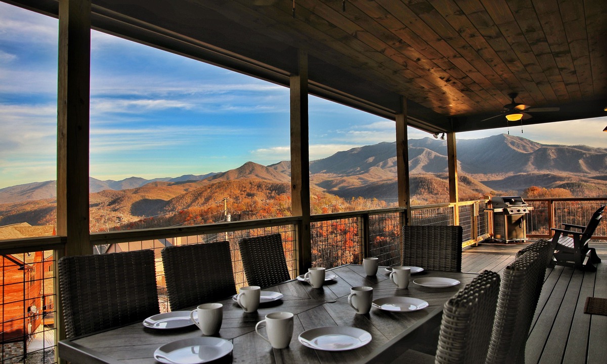 Chalet Village North Cabin | GORGEOUS Luxury VIEW Cabin! Theater & Game Room! Huge Decks! Fire Pits! Hot Tub!