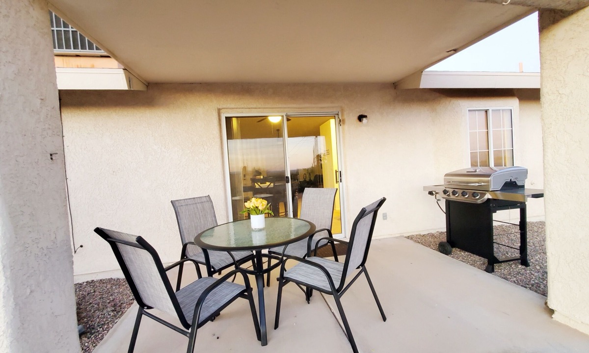 Lake Havasu City House | Clean & Cozy Lake Havasu Home - Sleeps 8 - Boat/RV Parking + 30AMP Hookup