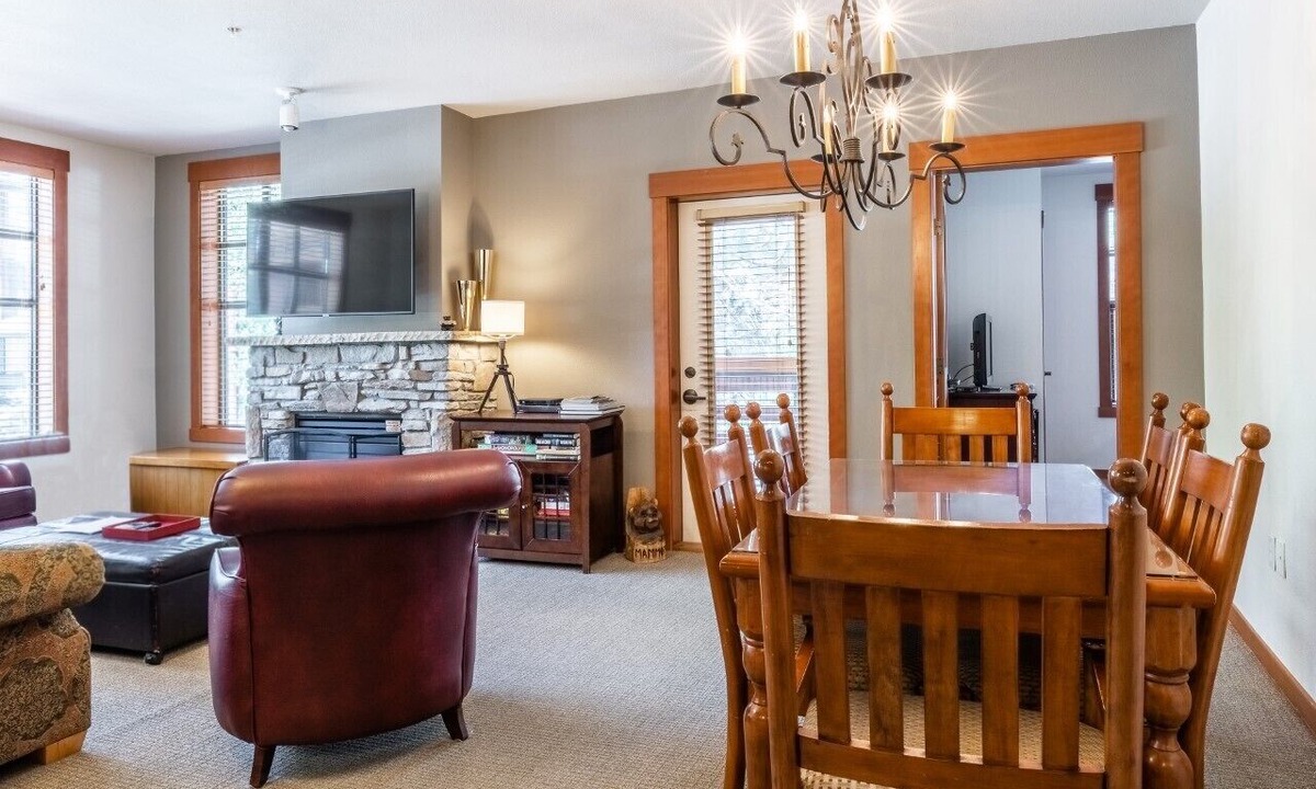 Mammoth Lakes Condo | 2 BR 2BA Luxury Condo in The Village Lodge, Grand Sierra Lodge, STEPS to Gondola