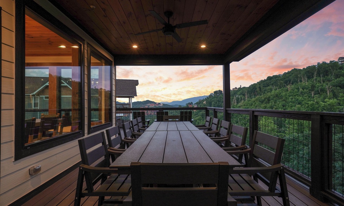 Chalet Village North House | NEW Luxe Gatlinburg | Sleeps 26 8 Bedrooms 9 Baths SAUNA Elevator GYM HotTub