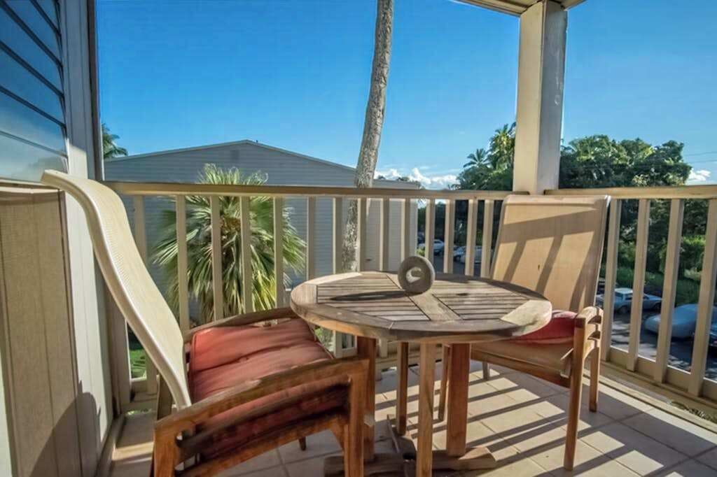 Ualapue Apartment | Stay Close to the Waves in an Ocean-View Family Condo with Pool