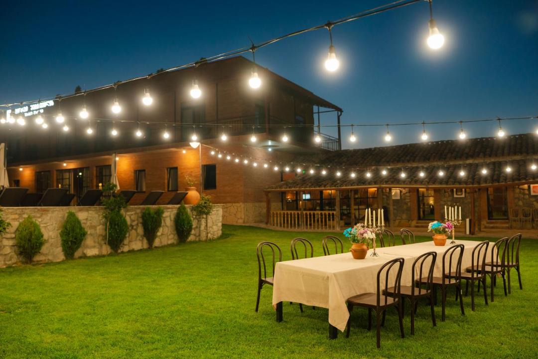 Vedzebi Hotel | Giorgi Ushikishvilis Chateau-Marani