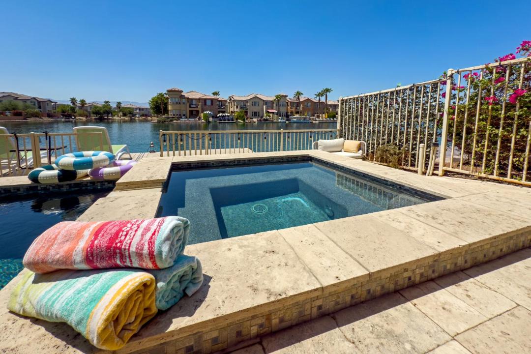 Terra Lago House | Terra Lago Villa Lake, Mountain and Desert view, Coachella Getaway