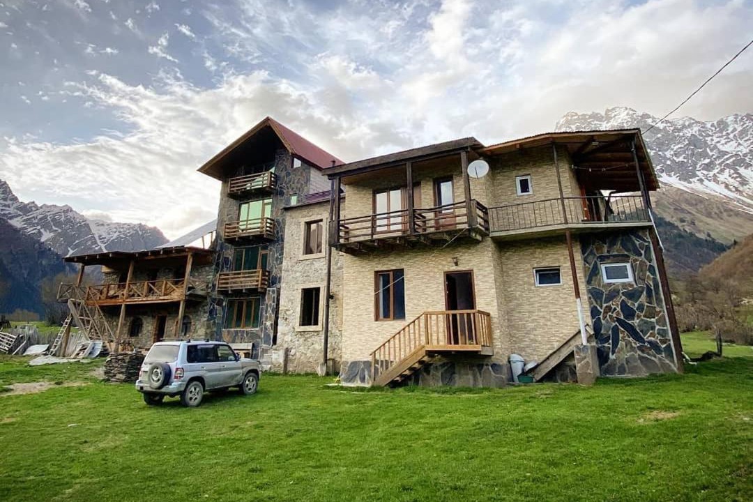 Mazeri House | Peak Mazeri Guest House