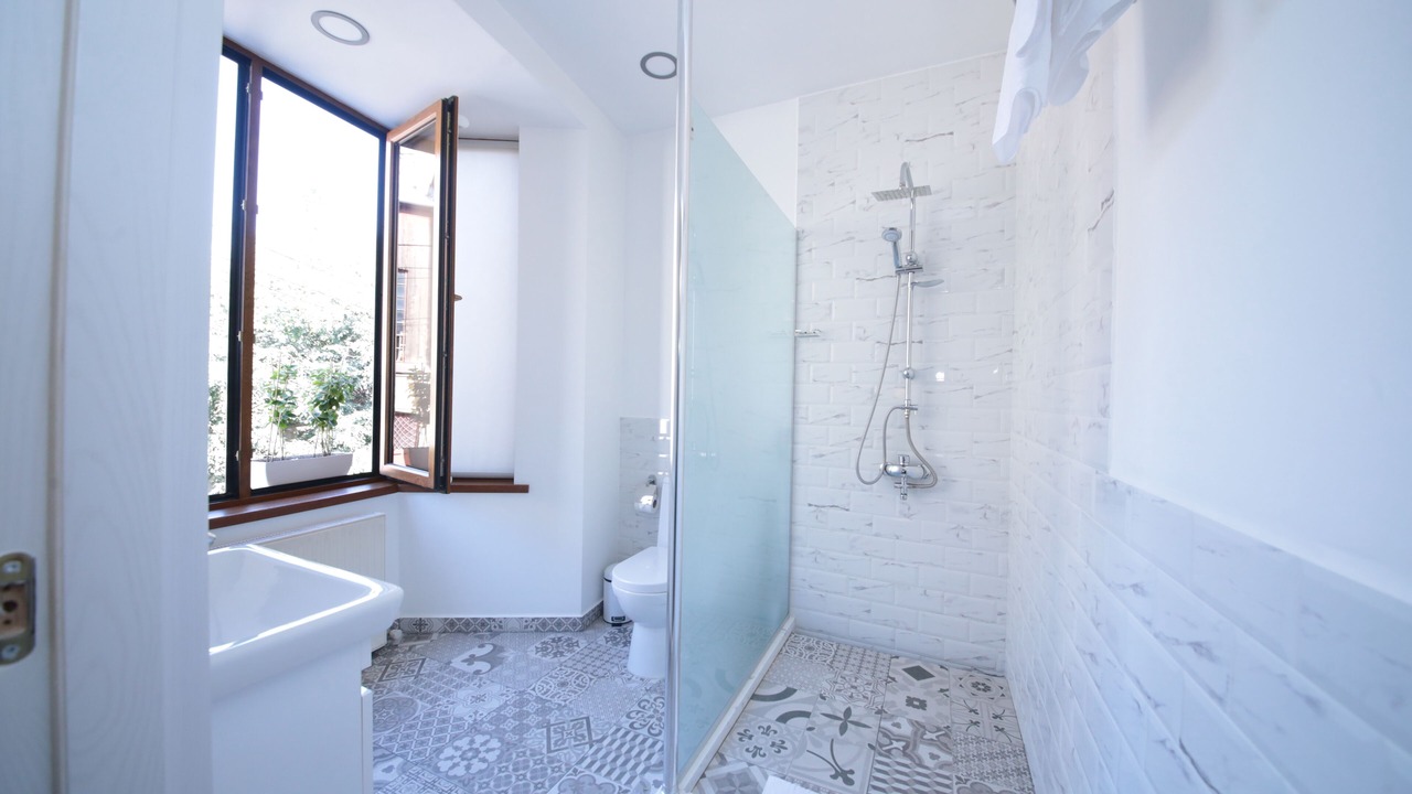 Photo of Bathroom in mtatsminda