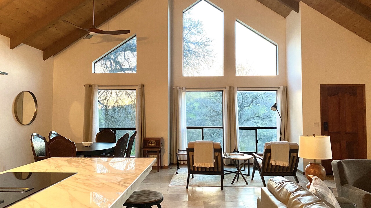 Photo of Livingroom in Yosemite Lakes