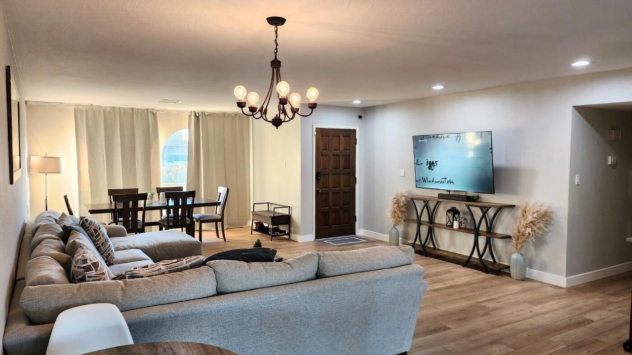 Photo of Livingroom in Evergreen