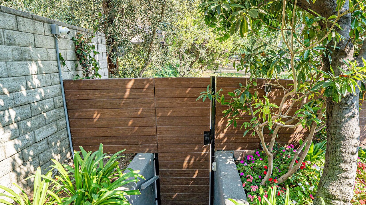 Photo of Outdoor in Hollywood Heights