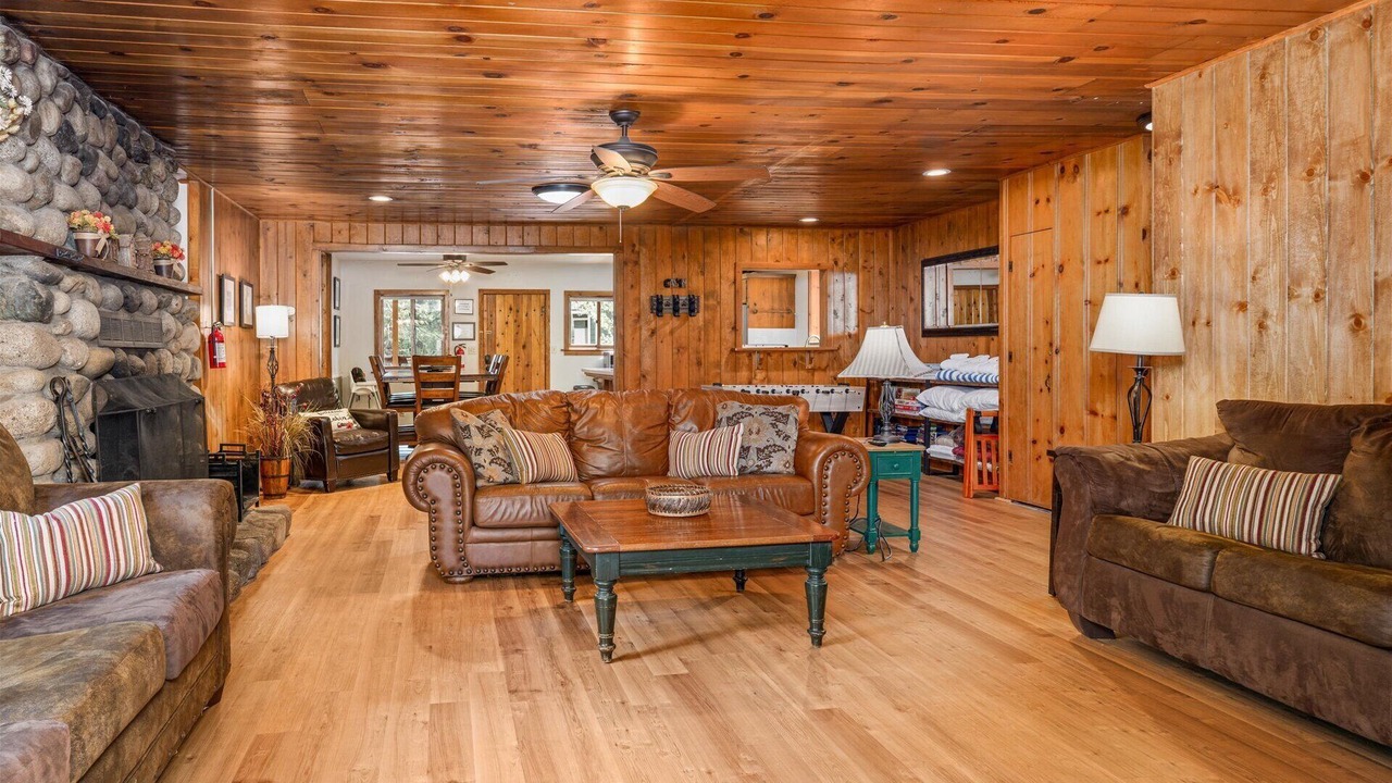 Photo of Livingroom in North Wawona