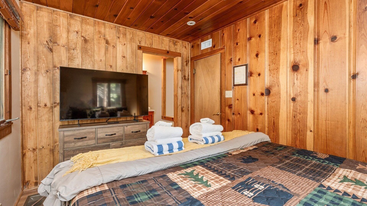 Photo of Bedroom in North Wawona