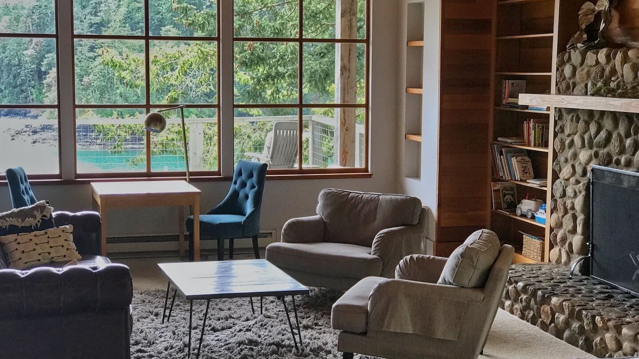 Photo of Livingroom in Eastsound