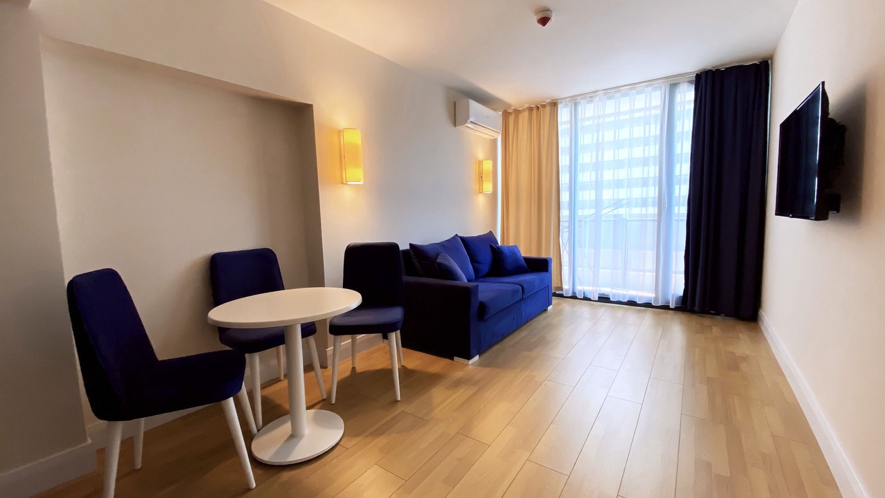 Photo of Livingroom in New Boulevard