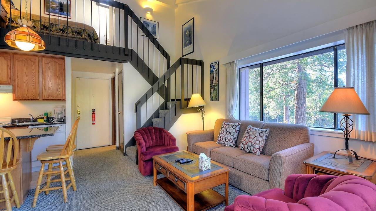 Photo of Livingroom in Yosemite West