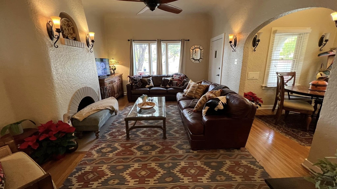 Photo of Livingroom in Sam Hughes