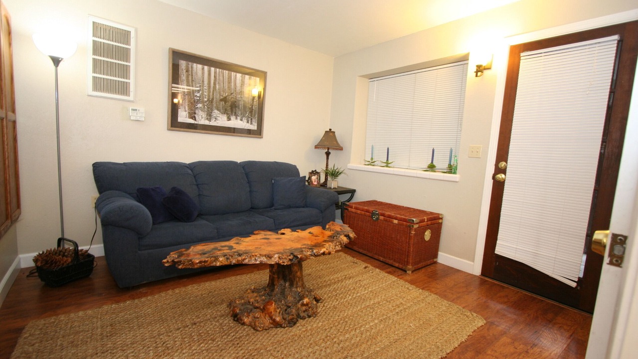 Photo of Livingroom in Bass Lake