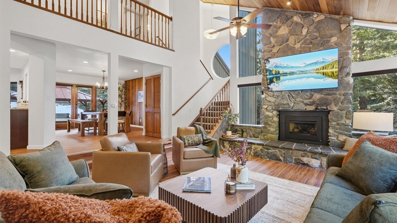 Photo of Livingroom in Yosemite West
