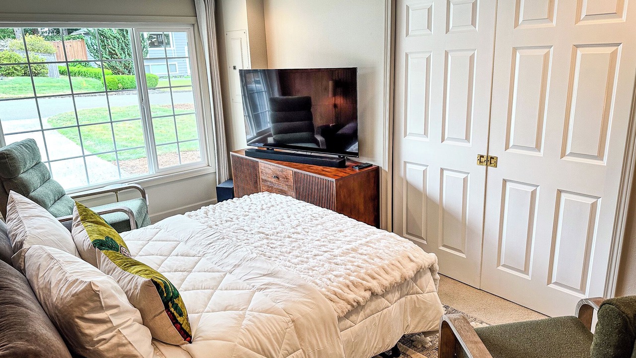 Photo of Bedroom in East Lake Hills