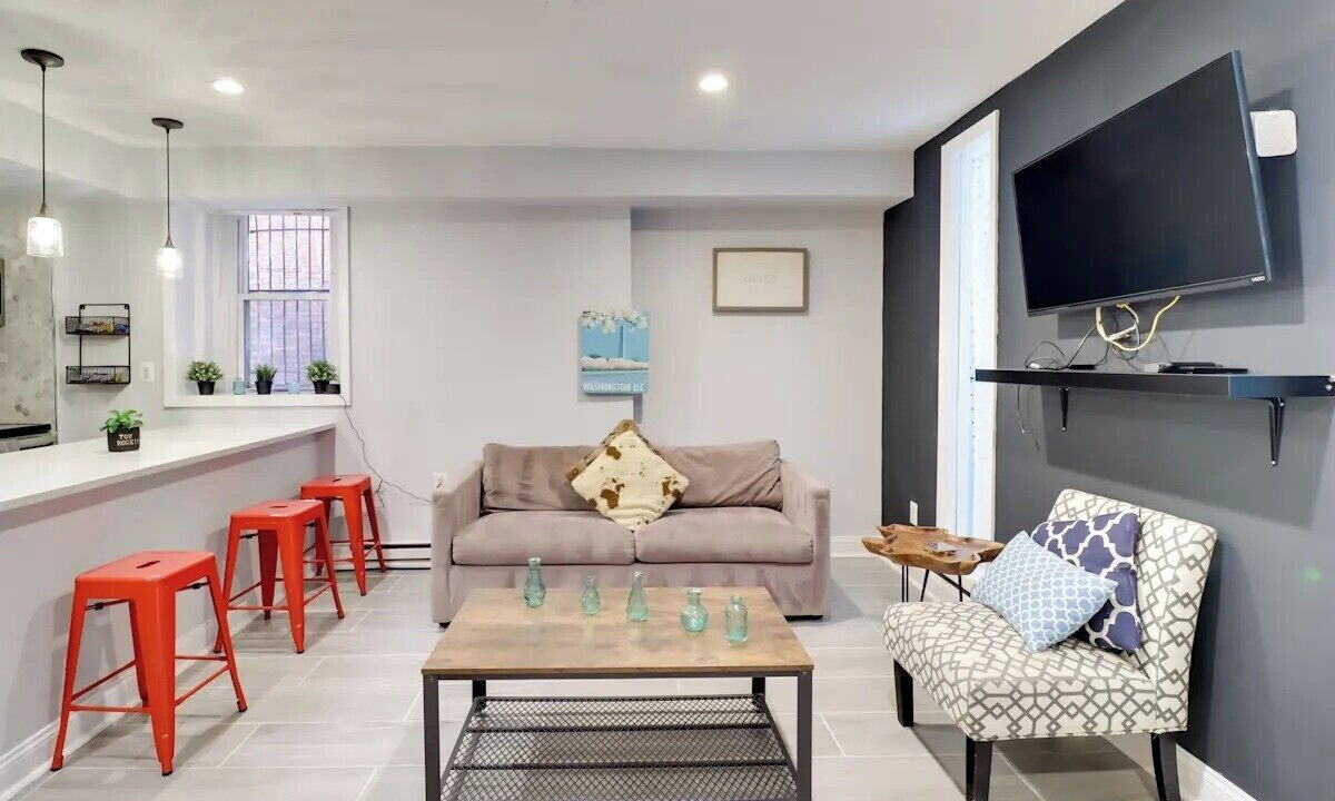 Photo of Livingroom in Truxton Circle